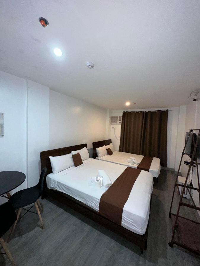 Aden Hotel Makati City Exterior foto